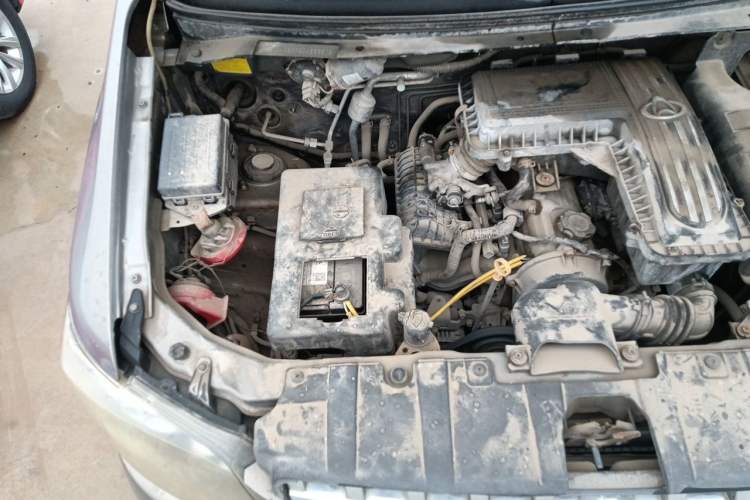 Used CHANGAN KAICHENG Ounuo S 2012 1.3L Elite Version Engine Bay Right