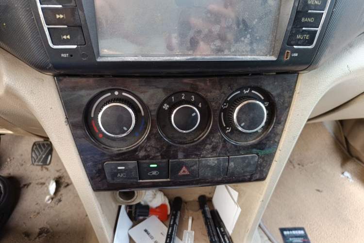 Used CHANGAN KAICHENG Ounuo S 2012 1.5L Standard Version Audio And AC Panel