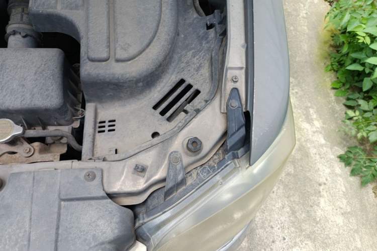 Used CHANGAN KAICHENG Ounuo S 2012 1.5L Standard Version Engine Bay Left