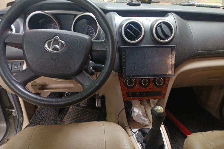 Used CHANGAN KAICHENG Ounuo S 2012 1.3L Standard Version Center Console