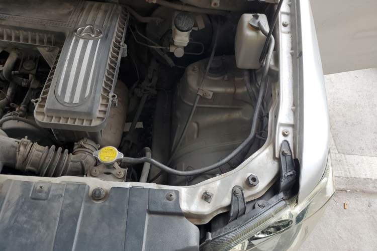 Used CHANGAN KAICHENG Ounuo S 2012 1.3L Base Version Engine Bay Left