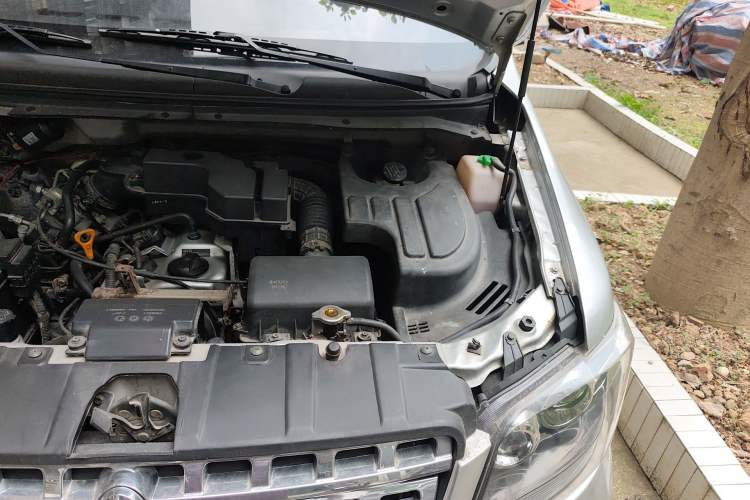 Used CHANGAN KAICHENG Ounuo S 2012 1.5L Elite Version Engine Bay Left