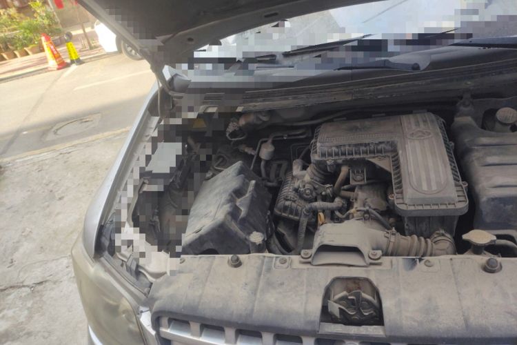 Used CHANGAN KAICHENG Ounuo S 2012 1.3L Elite Version Engine Bay Right