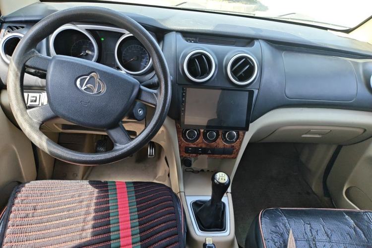 Used CHANGAN KAICHENG Ounuo S 2012 1.3L Elite Version Center Console