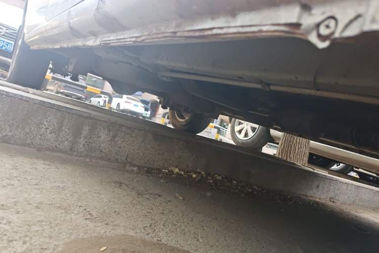 Used CHANGAN KAICHENG Ounuo S 2012 1.5L Standard Version Chassis Front Right