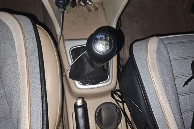 Used CHANGAN KAICHENG Ounuo S 2012 1.5L Luxury Model Gear Lever
