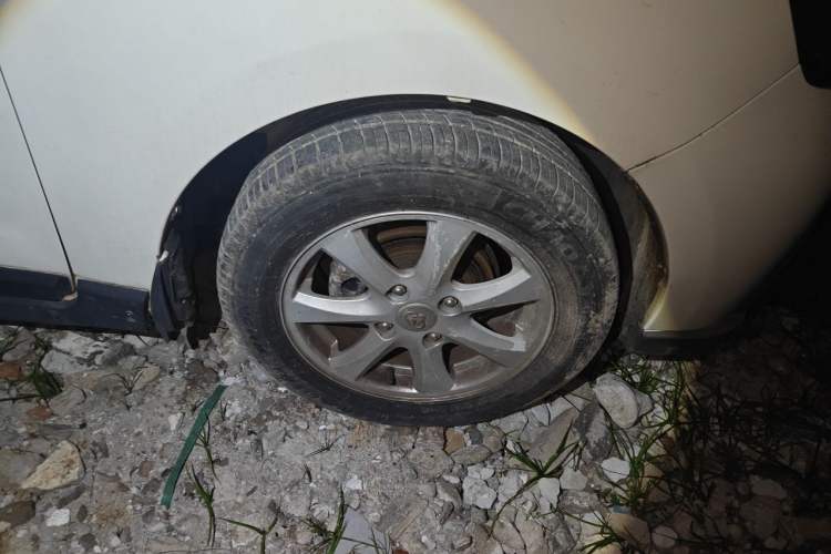 Used CHANGAN KAICHENG Ounuo S 2012 1.5L Luxury Model Right Front Wheel Hub