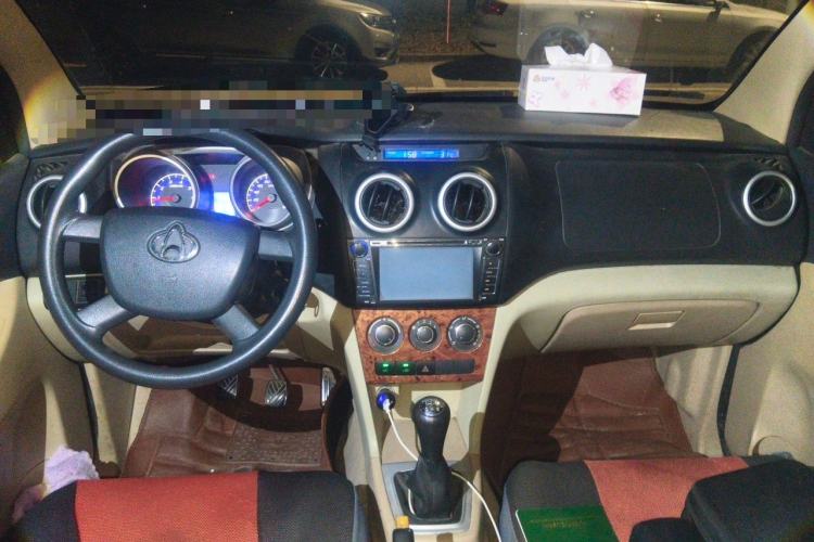 Used CHANGAN KAICHENG Ounuo S 2012 1.3L Standard Version Center Console