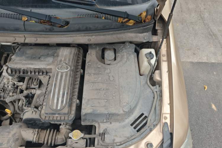 Used CHANGAN KAICHENG Ounuo S 2012 1.3L Base Version Engine Bay Left