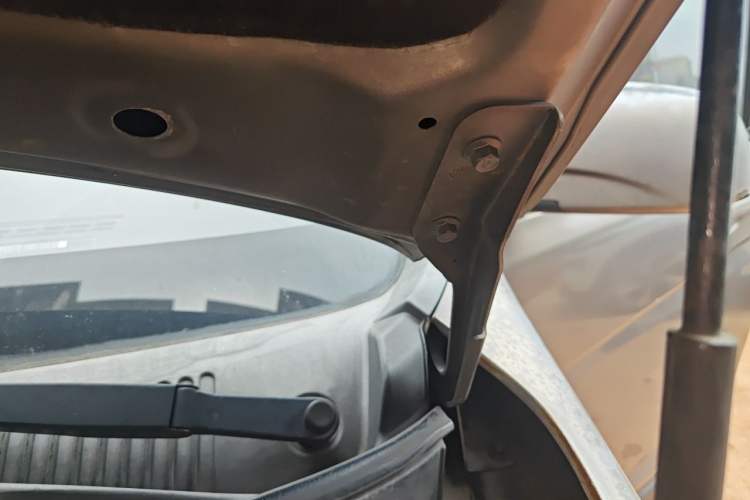Used CHANGAN KAICHENG Ounuo S 2012 1.3L Elite Version Engine Bay Left