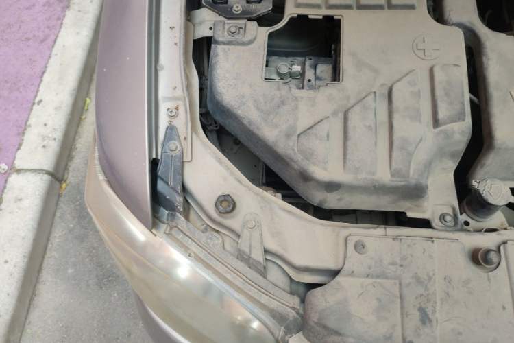 Used CHANGAN KAICHENG Ounuo S 2012 1.5L Elite Version Engine Bay Right