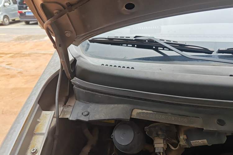 Used CHANGAN KAICHENG Ounuo S 2012 1.3L Elite Version Engine Bay Right