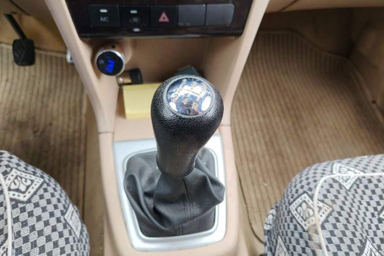 Used CHANGAN KAICHENG Ounuo S 2012 1.5L Elite Version Gear Lever