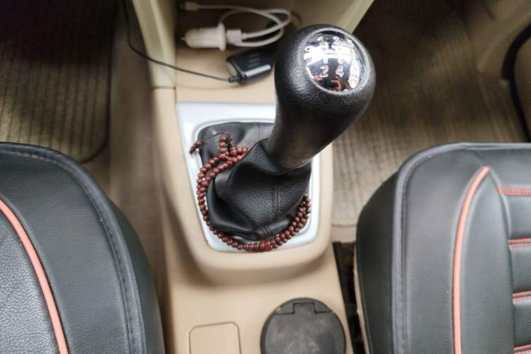 Used CHANGAN KAICHENG Ounuo S 2013 1.5L Elite Model Gear Lever