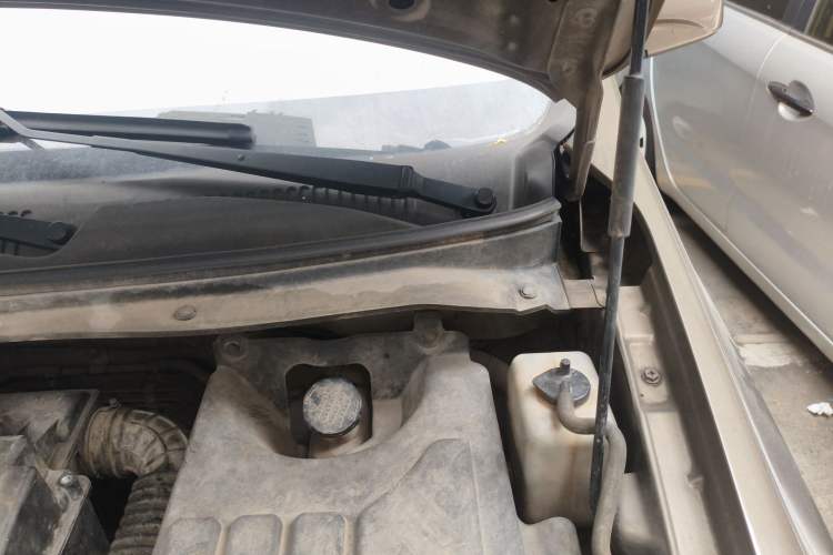 Used CHANGAN KAICHENG Ounuo S 2013 1.5L Elite Model Engine Bay Left
