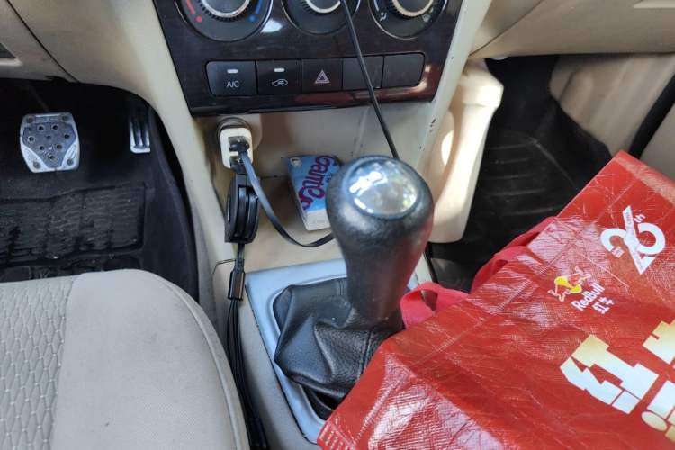 Used CHANGAN KAICHENG Ounuo S 2013 1.5L Elite Model Gear Lever