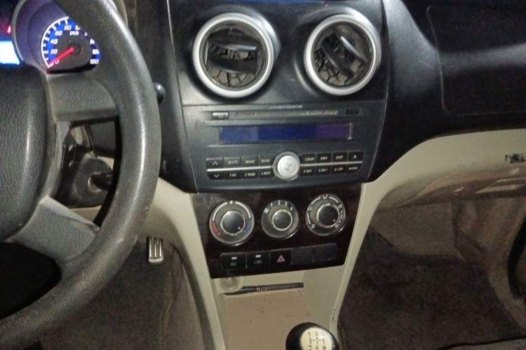 Used CHANGAN KAICHENG Ounuo S 2013 1.5L Elite Model Audio And AC Panel