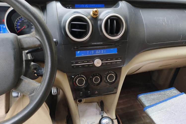 Used CHANGAN KAICHENG Ounuo S 2013 1.5L Elite Model Audio And AC Panel