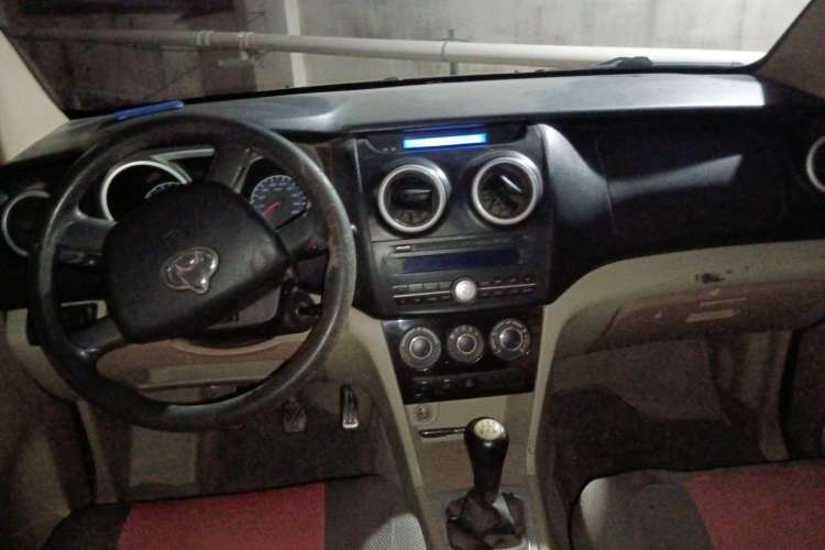 Used CHANGAN KAICHENG Ounuo S 2013 1.5L Elite Model Center Console