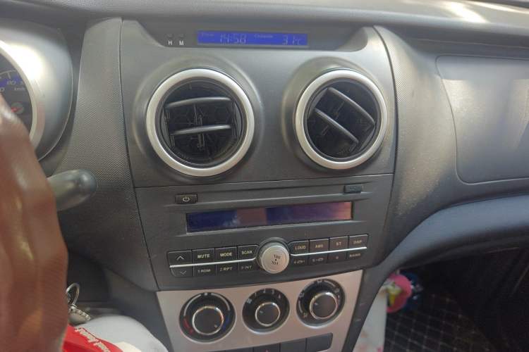 Used CHANGAN KAICHENG Ounuo S 2013 1.5L Elite Model Audio And AC Panel