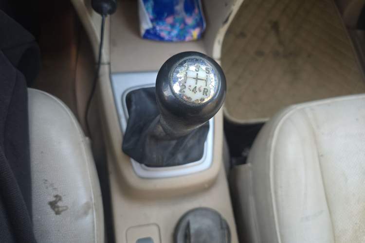 Used CHANGAN KAICHENG Ounuo S 2013 1.5L Elite Model Gear Lever