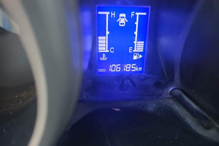 Used CHANGAN KAICHENG Ounuo S 2013 1.5L Elite Model Odometer Close Up