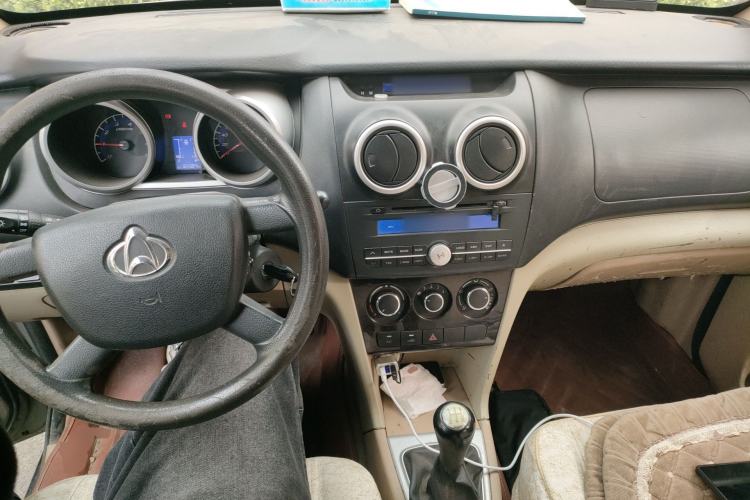 Used CHANGAN KAICHENG Ounuo S 2013 1.5L Elite Model Center Console