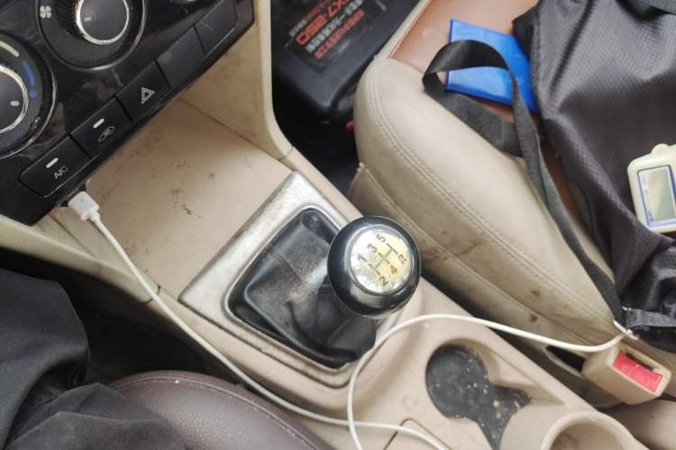 Used CHANGAN KAICHENG Ounuo S 2014 1.5L Elite Model Gear Lever