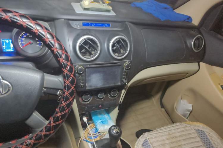Used CHANGAN KAICHENG Ounuo S 2014 1.5L Elite Model Audio And AC Panel