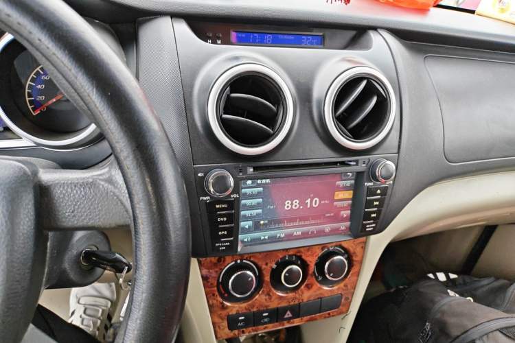 Used CHANGAN KAICHENG Ounuo S 2014 1.3L Elite Model Audio And AC Panel