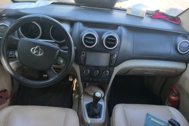 Used CHANGAN KAICHENG Ounuo S 2014 1.5L Luxury Model Center Console