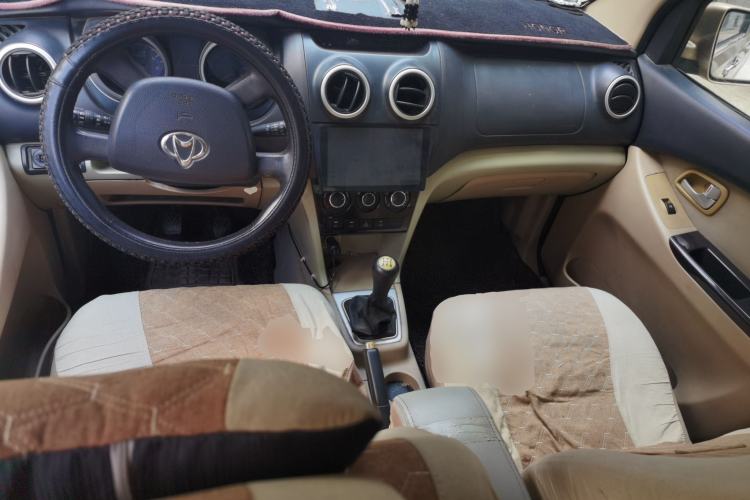 Used CHANGAN KAICHENG Ounuo S 2014 1.5L Luxury Model Center Console