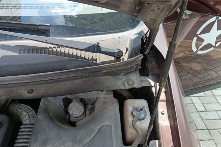 Used CHANGAN KAICHENG Ounuo S 2014 1.5L Base Version Engine Bay Left