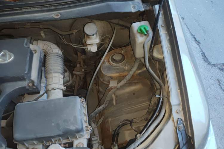 Used CHANGAN KAICHENG Ounuo S 2014 1.5L Base Version Engine Bay Left