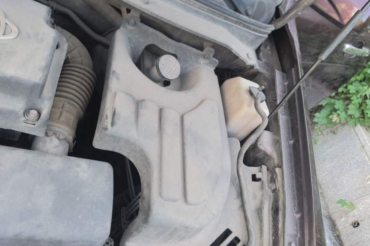 Used CHANGAN KAICHENG Ounuo S 2014 1.5L Luxury Model Engine Bay Left