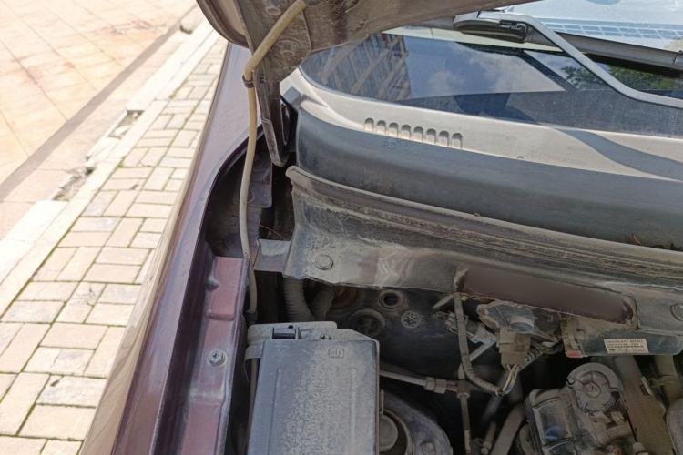 Used CHANGAN KAICHENG Ounuo S 2014 1.5L Base Version Engine Bay Right