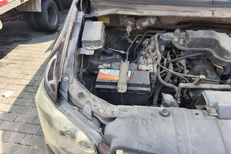 Used CHANGAN KAICHENG Ounuo S 2014 1.5L Base Version Engine Bay Right