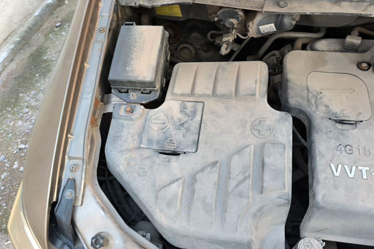 Used CHANGAN KAICHENG Ounuo S 2014 1.5L Base Version Engine Bay Right