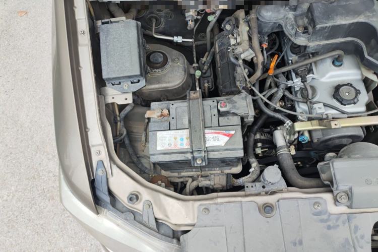 Used CHANGAN KAICHENG Ounuo S 2014 1.5L Base Version Engine Bay Right