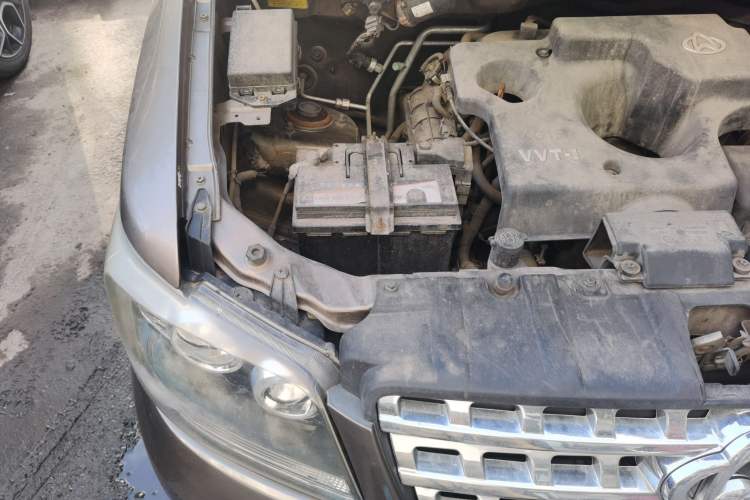 Used CHANGAN KAICHENG Ounuo S 2014 1.5L Base Version Engine Bay Right