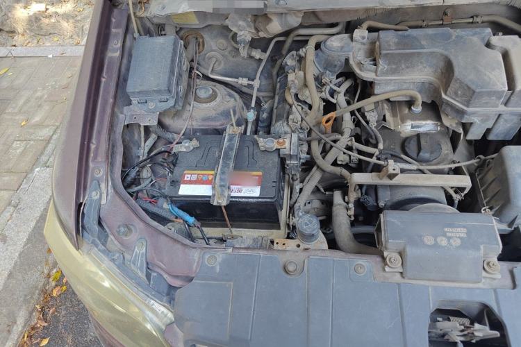 Used CHANGAN KAICHENG Ounuo S 2014 1.5L Elite Model Engine Bay Right