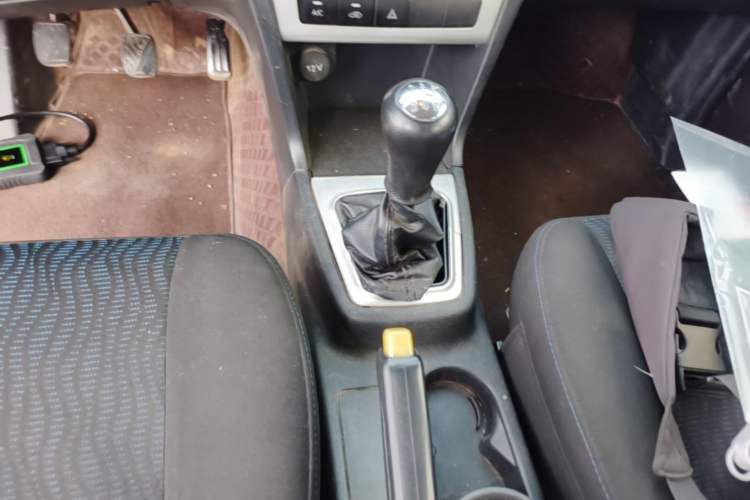 Used CHANGAN KAICHENG Ounuo S 2014 1.5L Base Version Gear Lever