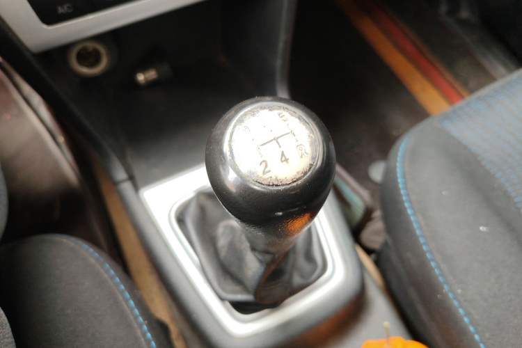 Used CHANGAN KAICHENG Ounuo S 2014 1.5L Base Version Gear Lever