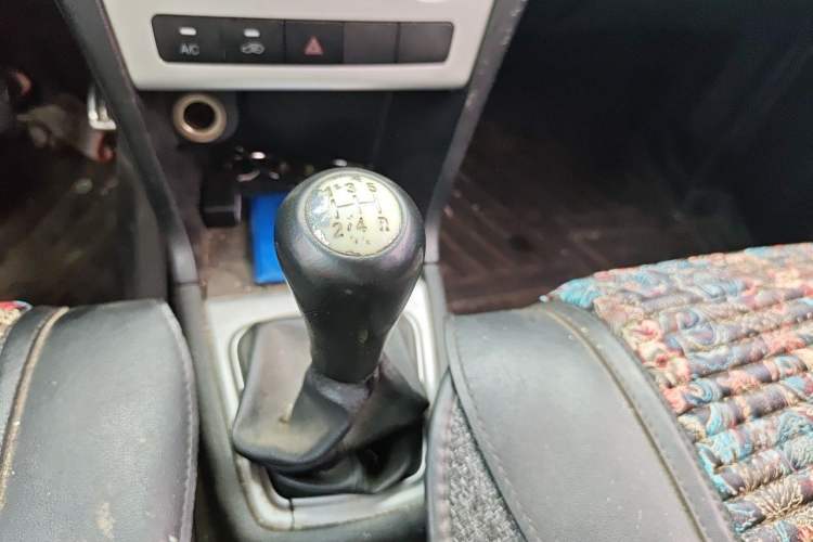 Used CHANGAN KAICHENG Ounuo S 2014 1.5L Elite Model Gear Lever