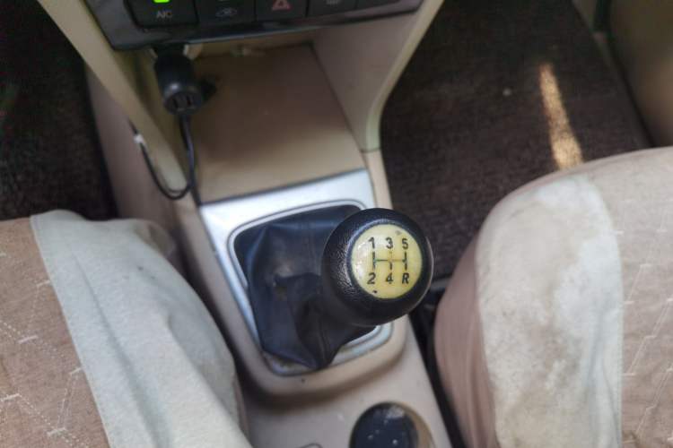 Used CHANGAN KAICHENG Ounuo S 2014 1.5L Luxury Model Gear Lever