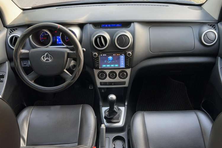 Used CHANGAN KAICHENG Ounuo S 2014 1.5L Base Version Interior 3