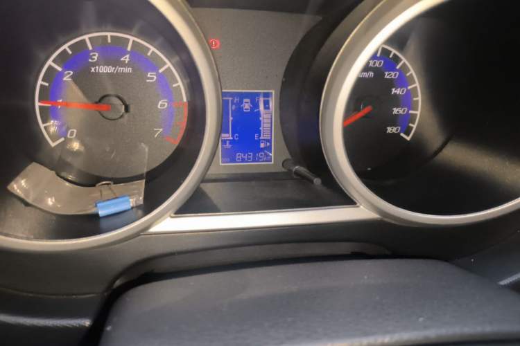 Used CHANGAN KAICHENG Ounuo S 2014 1.5L Elite Model Odometer Close Up