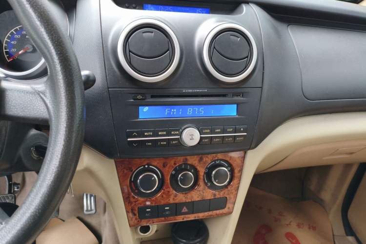 Used CHANGAN KAICHENG Ounuo S 2014 1.3L Elite Model Audio And AC Panel