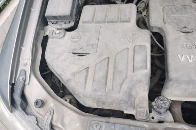 Used CHANGAN KAICHENG Ounuo S 2014 1.5L Luxury Model Engine Bay Right