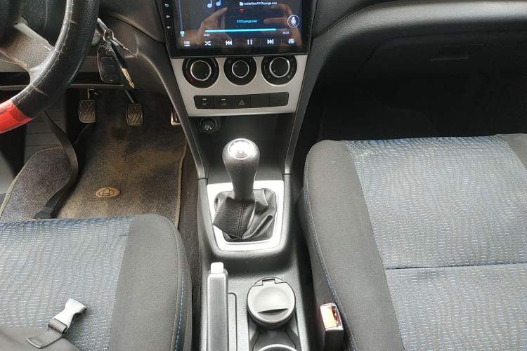 Used CHANGAN KAICHENG Ounuo S 2014 1.5L Base Version Gear Lever